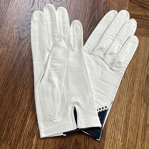 West Germany Dainty Leather Gloves - Picture 2 of 5